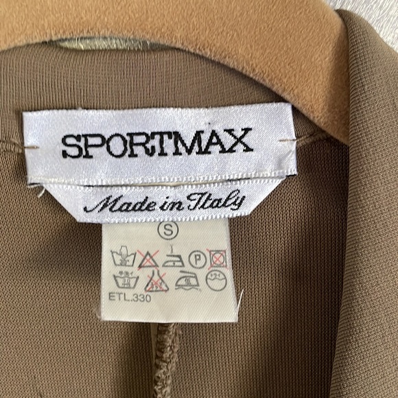 Italian light jacket cover- stylish and sleek everything go-to - Picture 3 of 4